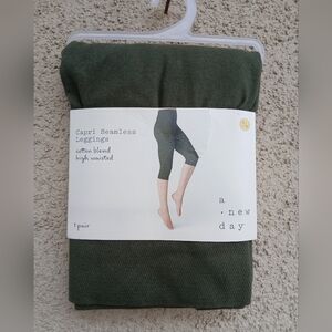A New Day Dark Green Capri Seamless Leggings